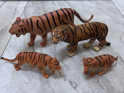 Tiger Plush Hand Puppet Toy – Interactive Soft Animal Puppet